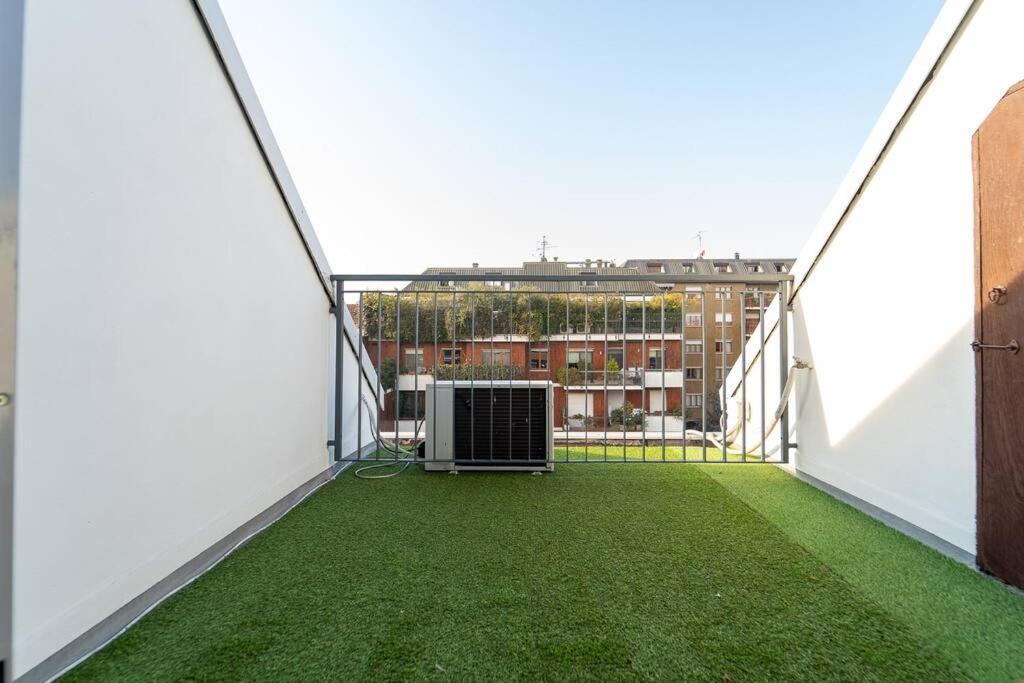 5 Giornate Apt Con Terrazzo E Garage Privato Милано Екстериор снимка