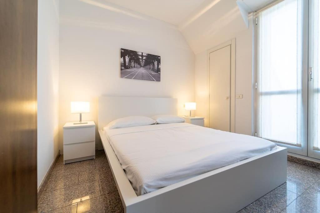 5 Giornate Apt Con Terrazzo E Garage Privato Милано Екстериор снимка